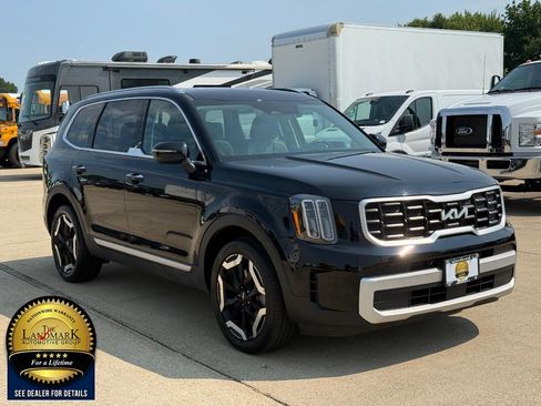 Used 2025 Kia Telluride S AWD/4WD image 3