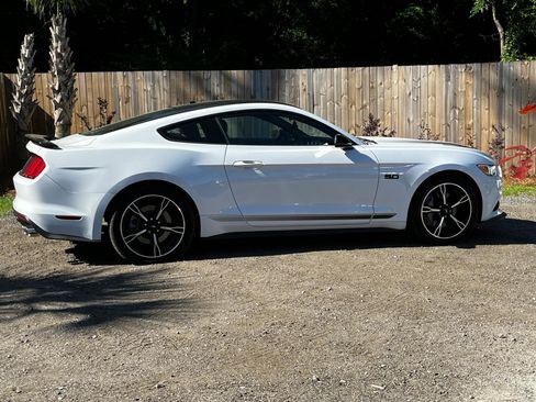 Used 2017 Ford Mustang GT Premium RWD image 14