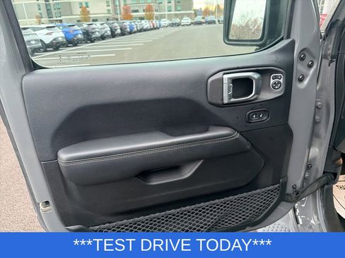 Used 2018 Jeep Wrangler Unlimited Sahara image 10