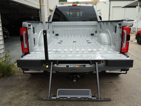 Used 2025 Ford F350 Platinum AWD/4WD image 24