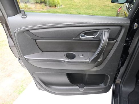 Used 2015 GMC Acadia SLE image 34