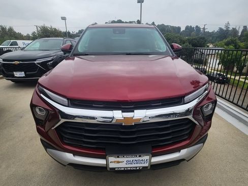 Used 2025 Chevrolet TrailBlazer LT FWD image 1