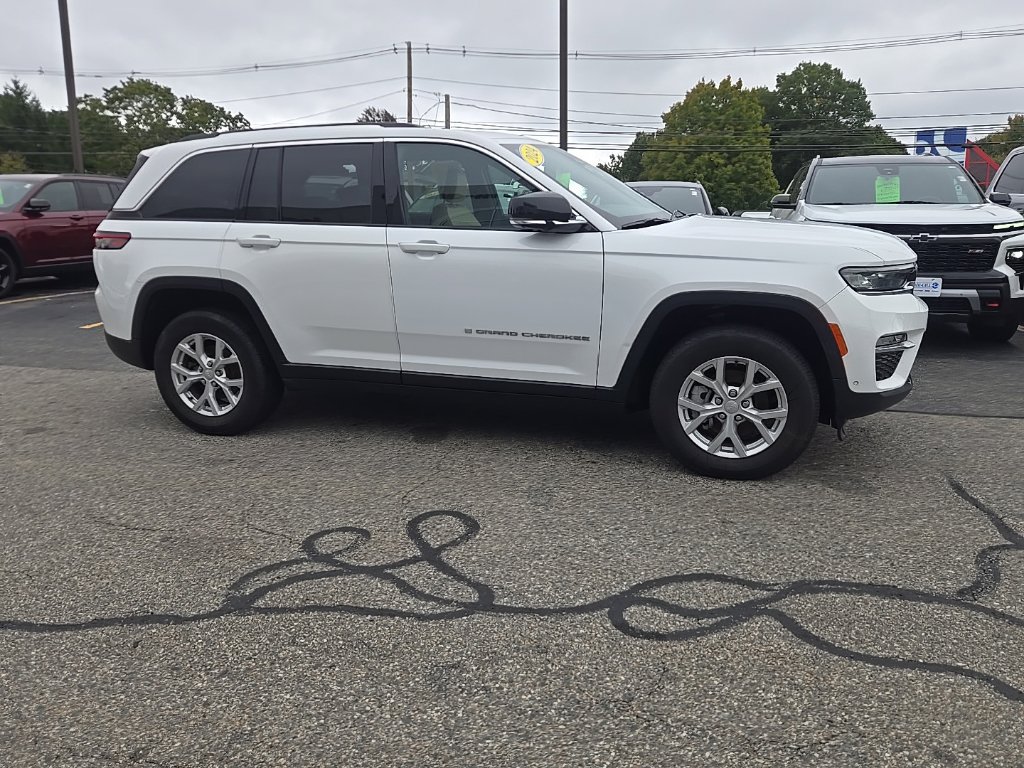 Certified 2024 Jeep Grand Cherokee Limited w/ Luxury Tech Group II AWD/4WD image 8