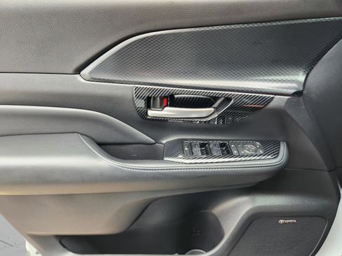 Used 2024 Toyota Grand Highlander AWD Hybrid image 18