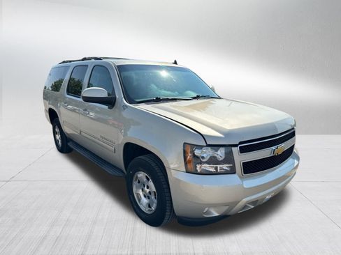 Used 2013 Chevrolet Suburban LT AWD/4WD image 3