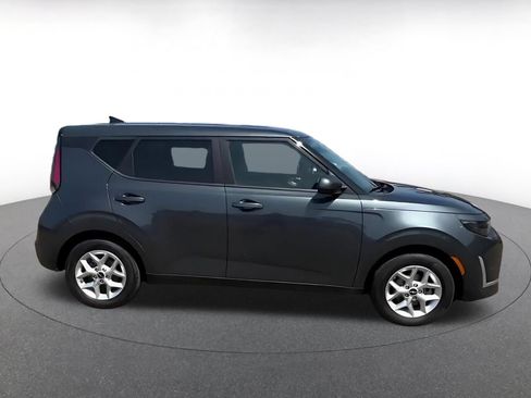 Used 2025 Kia Soul LX w/ LX Technology Package FWD image 16