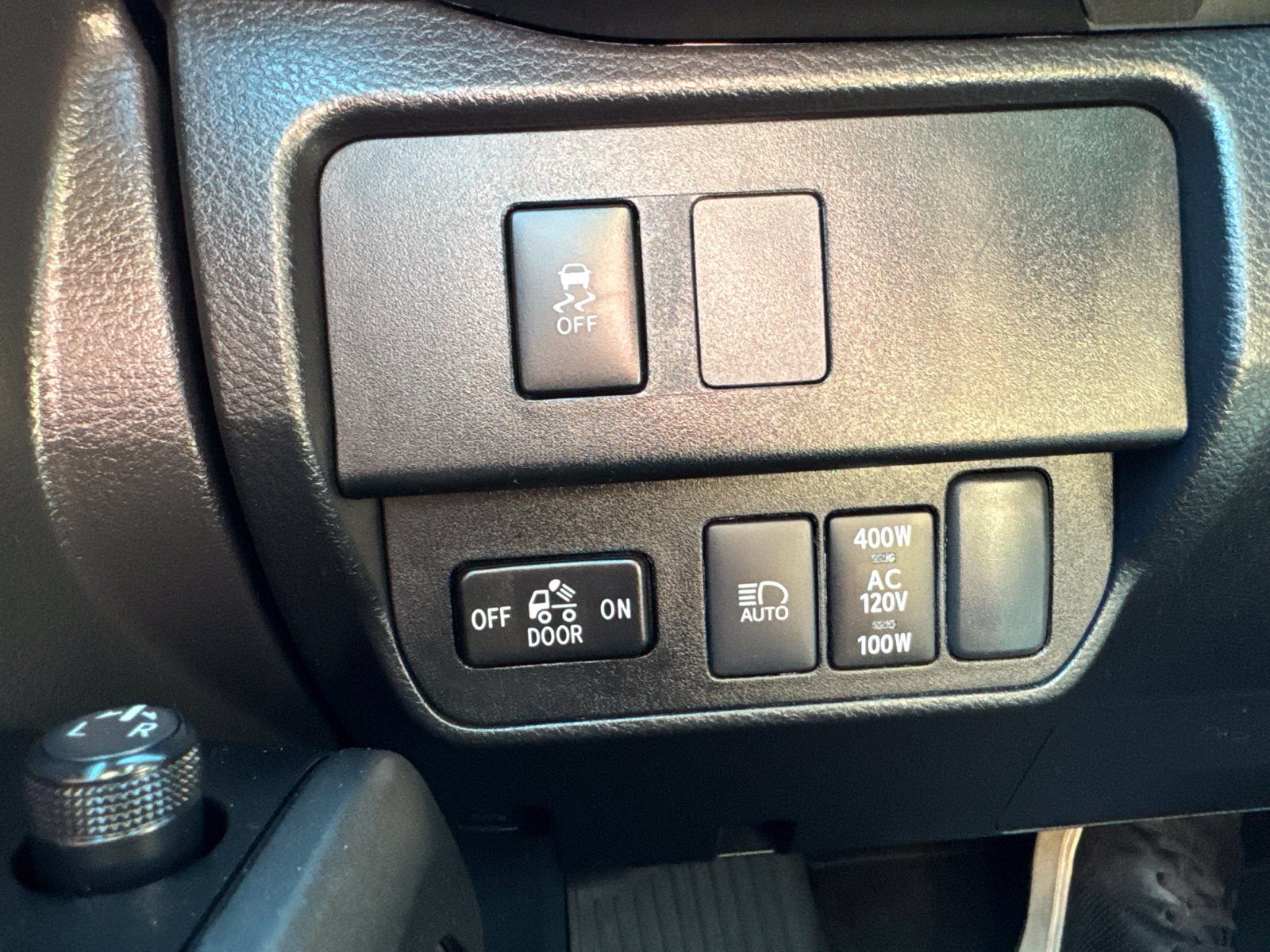Used 2023 Toyota Tacoma TRD Off-Road w/ Technology Package AWD/4WD image 22