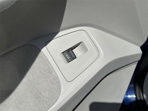 Certified 2022 Volkswagen Tiguan SE image 16