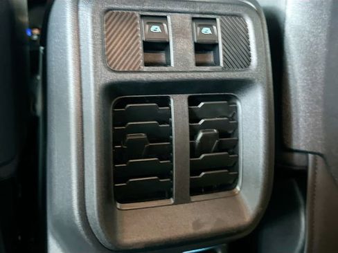 Used 2025 Ford Bronco Badlands image 21