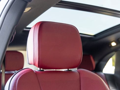 Certified 2025 Porsche Macan AWD/4WD image 68