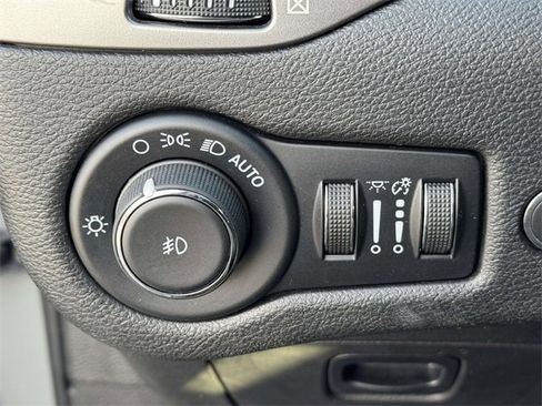 Used 2022 Jeep Cherokee Latitude Lux w/ Sun & Sound Group image 8