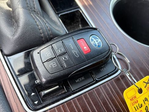 Used 2021 Toyota Sienna XLE FWD image 13