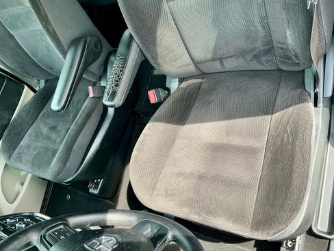 Used 2018 Dodge Grand Caravan SE w/ UConnect Hands-Free Group FWD image 38