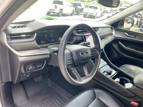 Used 2023 Jeep Grand Cherokee Limited AWD/4WD image 28