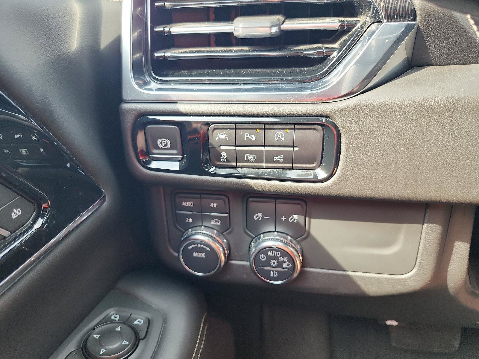 Certified 2025 GMC Yukon Elevation w/ LPO, Yukon Black Package AWD/4WD image 21