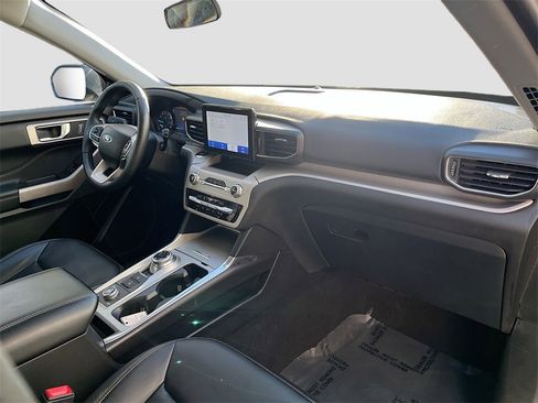 Used 2024 Ford Explorer XLT w/ Equipment Group 202A image 28