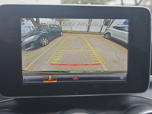 Used 2018 Mercedes-Benz GLC 300 4MATIC image 23