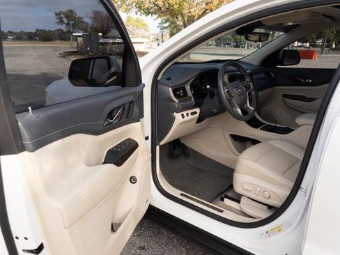 Used 2022 GMC Acadia Denali w/ Denali Ultimate Package image 11