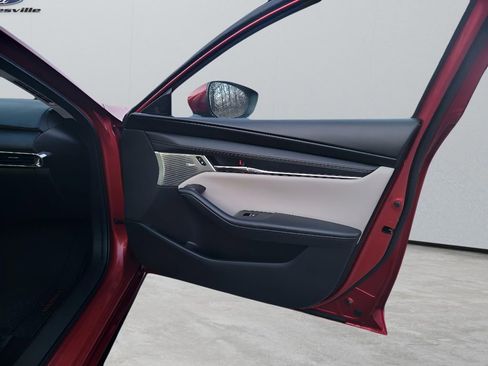 Used 2019 MAZDA MAZDA3 Sedan w/ Preferred Package image 31