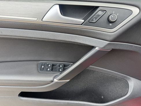 Used 2016 Volkswagen Golf SE w/ Lighting Package image 9