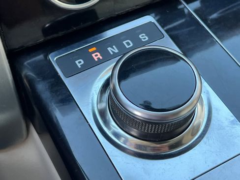 Used 2019 Land Rover Range Rover HSE image 24