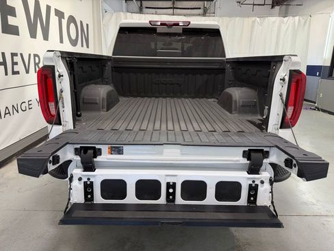 Used 2024 GMC Sierra 1500 AT4 w/ Technology Package AWD/4WD image 34