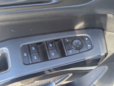 Used 2023 Nissan Pathfinder SV AWD/4WD image 29