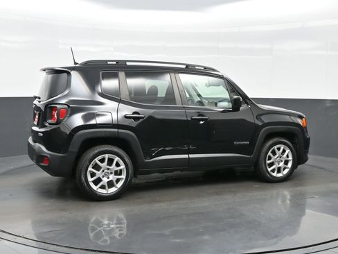 Used 2019 Jeep Renegade Latitude image 6