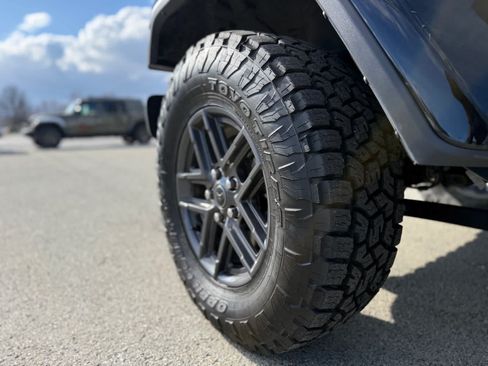 Certified 2025 Jeep Gladiator Sport AWD/4WD image 20