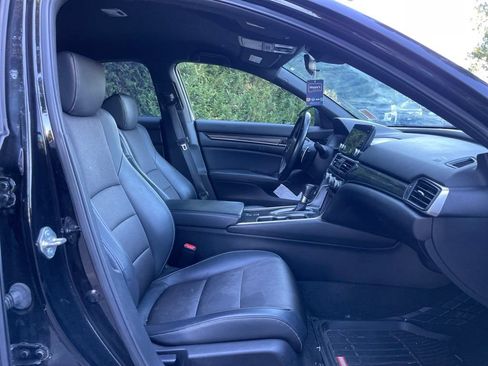 Used 2018 Honda Accord Sport image 12