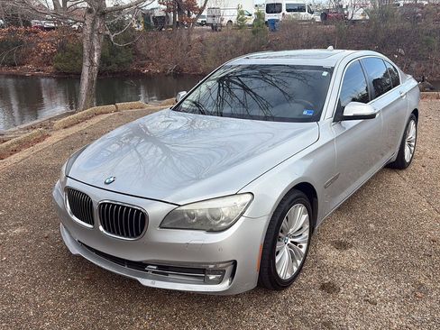 Used 2015 BMW 740i image 12
