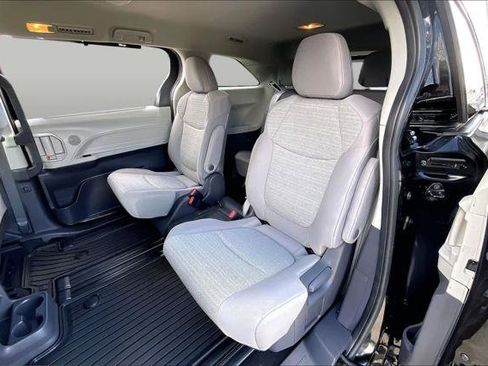 Certified 2021 Toyota Sienna LE FWD image 20