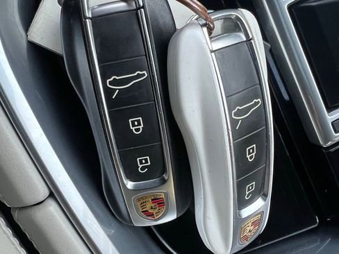 Used 2019 Porsche Panamera 4S image 46