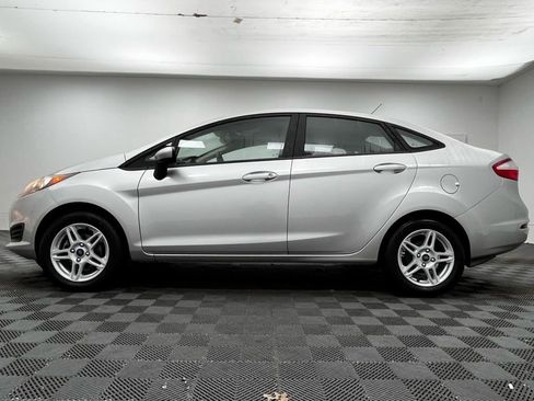 Used 2019 Ford Fiesta SE image 11