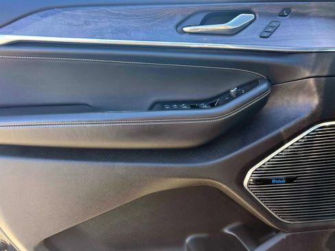 Used 2022 Jeep Grand Cherokee Overland w/ Luxury Tech Group IV image 17