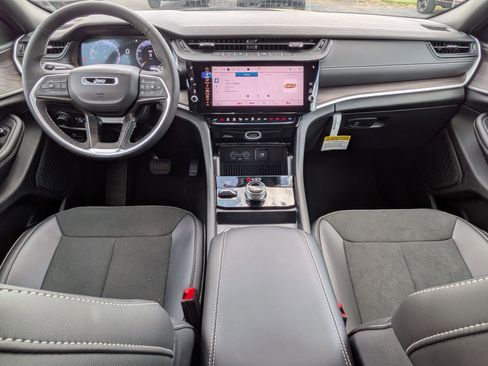 New 2026 Jeep Grand Cherokee 4WD image 32