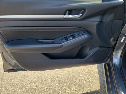 Used 2019 Nissan Altima 2.5 SV image 15