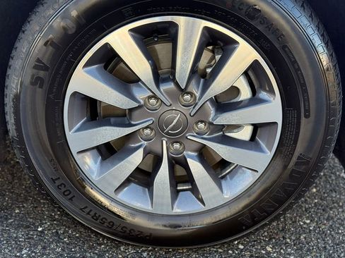 Used 2023 Chrysler Pacifica Touring-L image 9