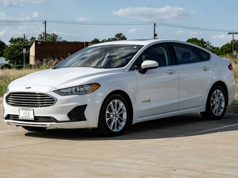 Used 2019 Ford Fusion SE FWD image 7