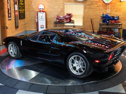 Used 2006 Ford GT image 21