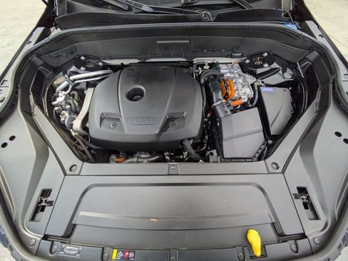 Certified 2023 Volvo XC90 T8 Plus AWD/4WD image 11
