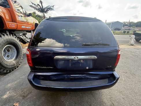 Used 2003 Chrysler Town & Country LX FWD image 7
