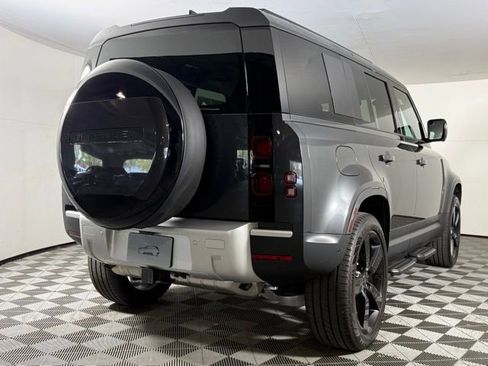 Used 2025 Land Rover Defender 110 S image 8