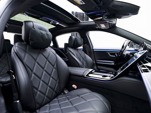 Used 2025 Mercedes-Benz Maybach S 580 4MATIC image 54