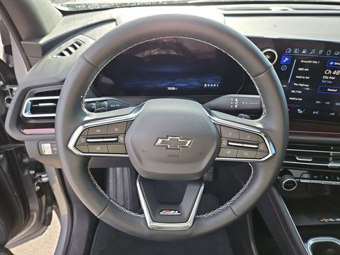 Used 2025 Chevrolet Traverse Z71 image 17