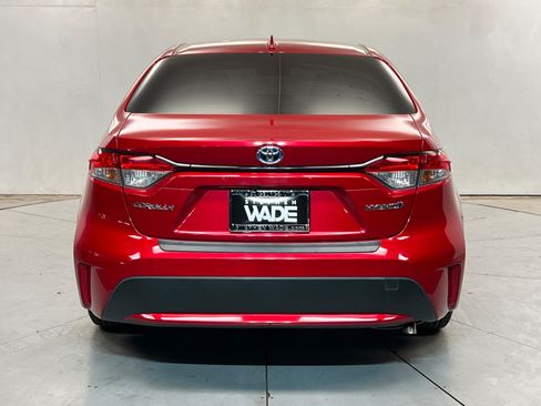 Used 2021 Toyota Corolla LE FWD image 4