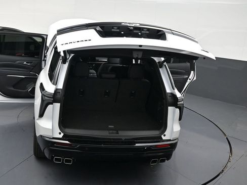 Used 2025 Chevrolet Traverse RS image 33