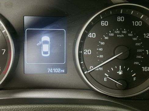 Used 2018 Hyundai Elantra SEL FWD image 18