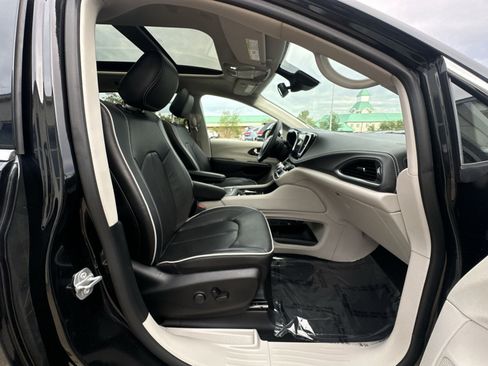 Used 2023 Chrysler Pacifica Limited w/ Uconnect Theater Family Group AWD/4WD image 36