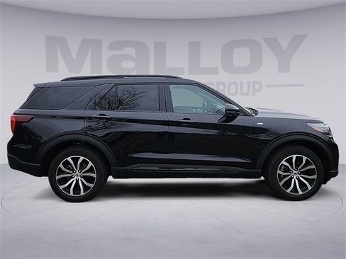 Used 2025 Ford Explorer ST-Line image 2